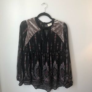 **DONATING SOON BUNDLE DEAL 5/25 knox rose blouse